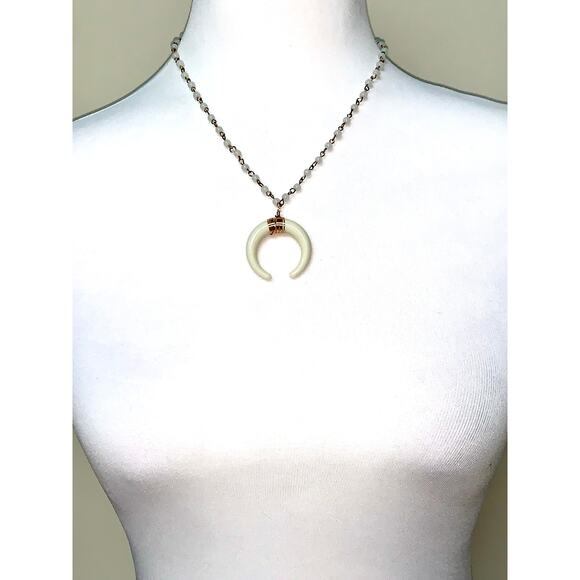 Gold Tone Accent White Crescent Bone Horn Beaded Necklace Unsigned - Picture 2 of 4